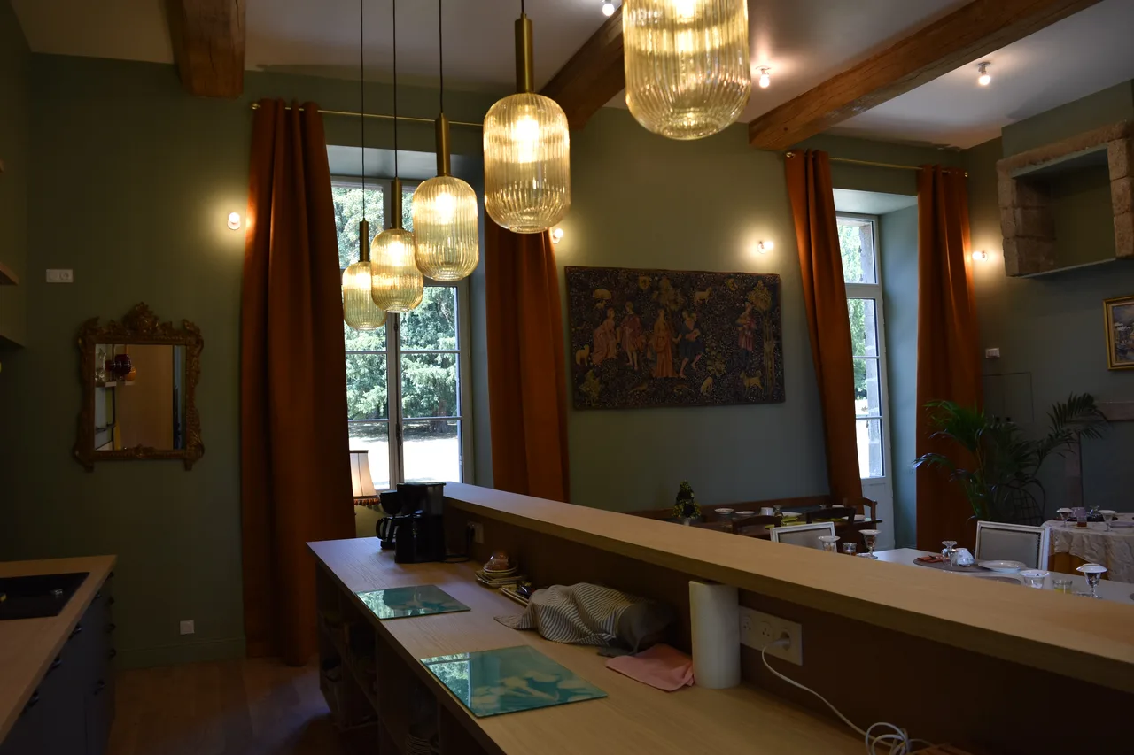 Vue de la salle de réception du Manoir de Roz Maria.