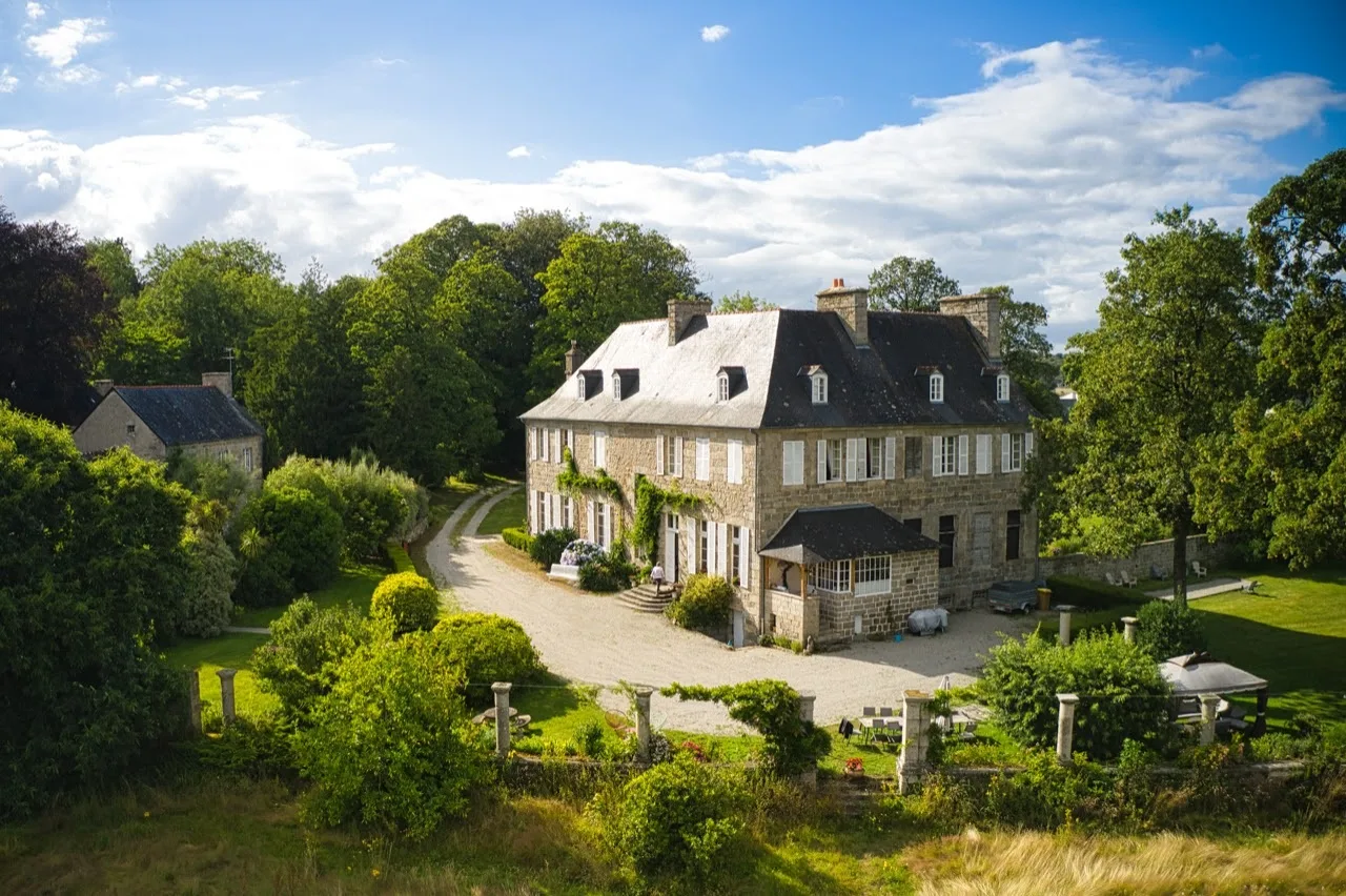 Façade du Manoir à Roz Maria.