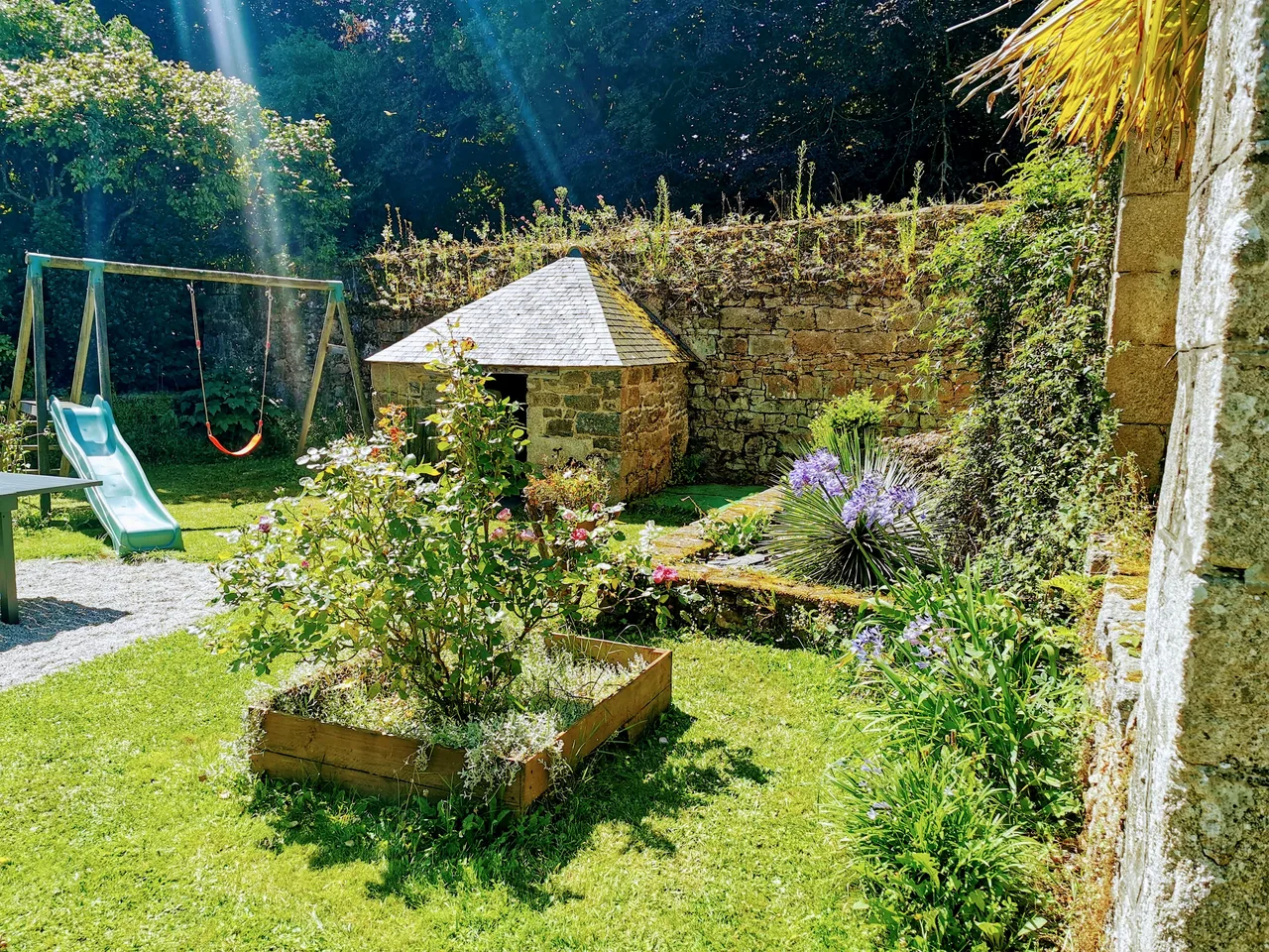 Jardin du Gîte à Roz Maria.