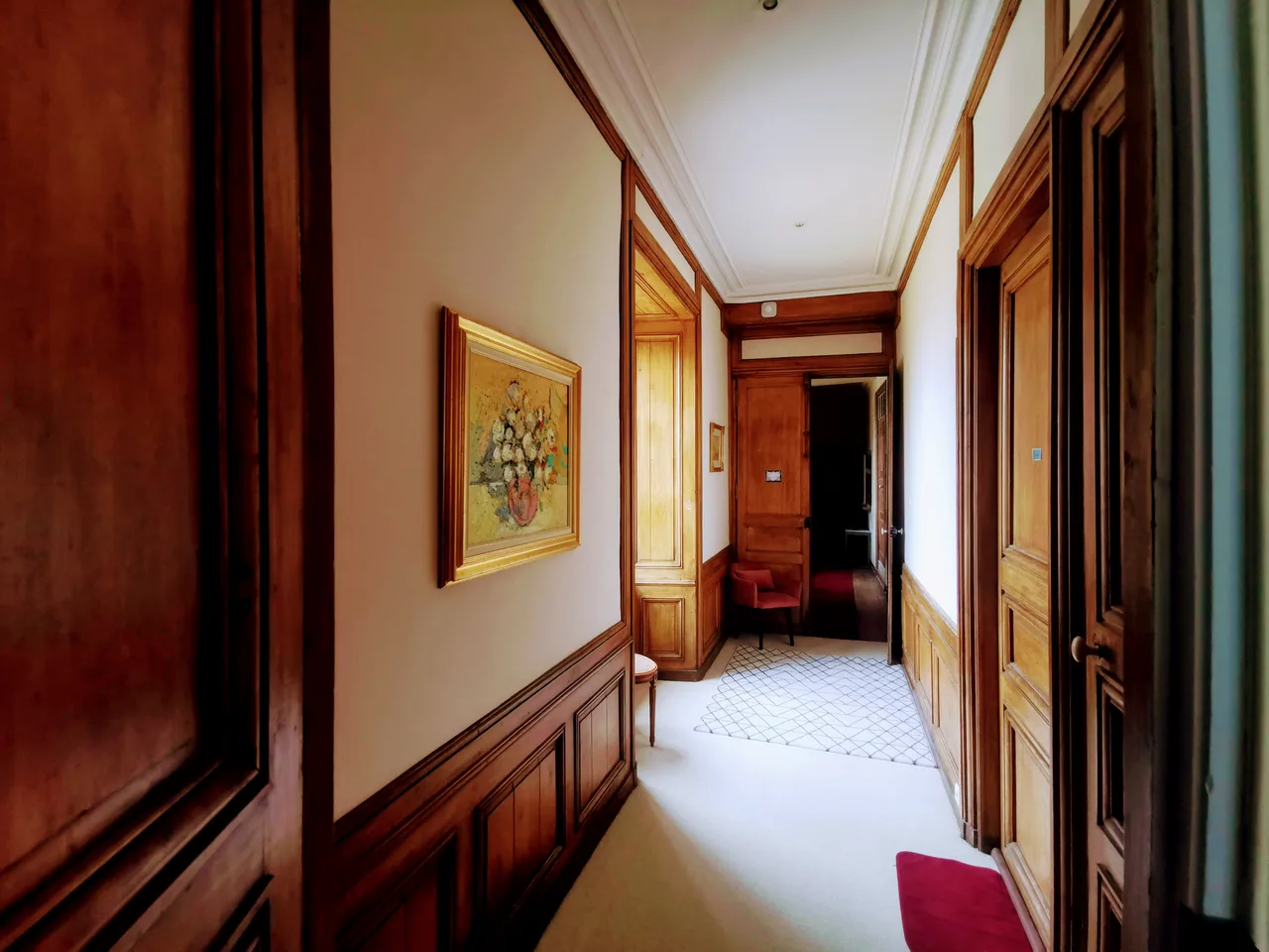 Couloir Chambres — Couloir et escalier — Manoir à Roz Maria.