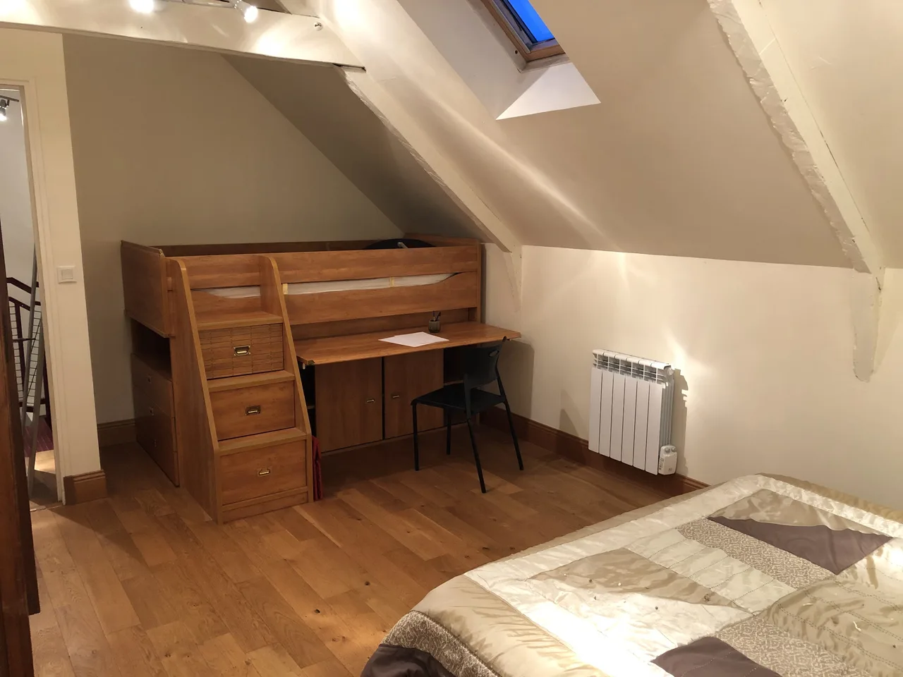 Chambre Mezzanine — Gîte à Roz Maria.