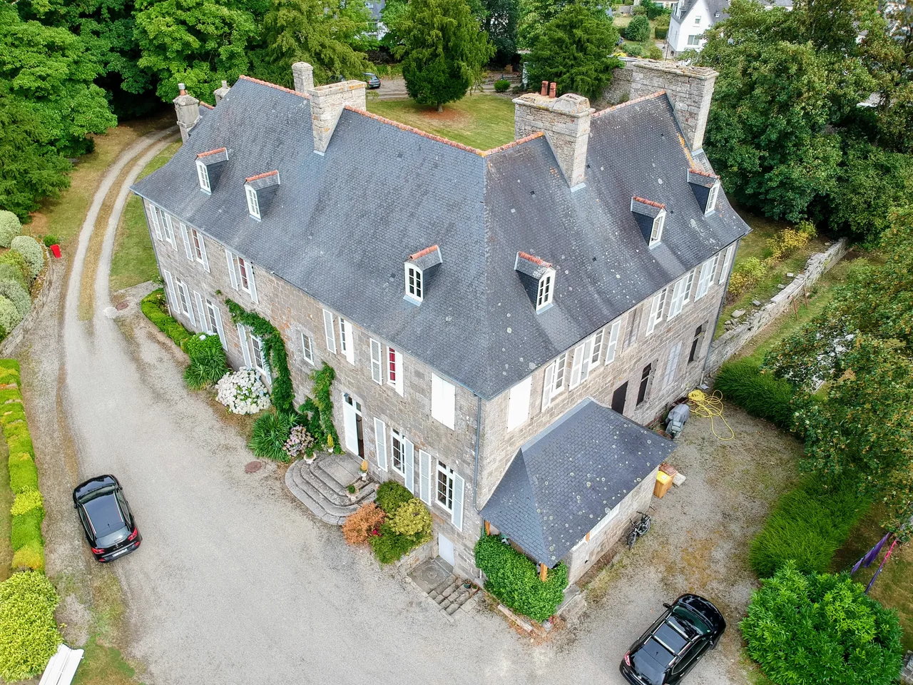 Château — Façade du Manoir à Roz Maria.