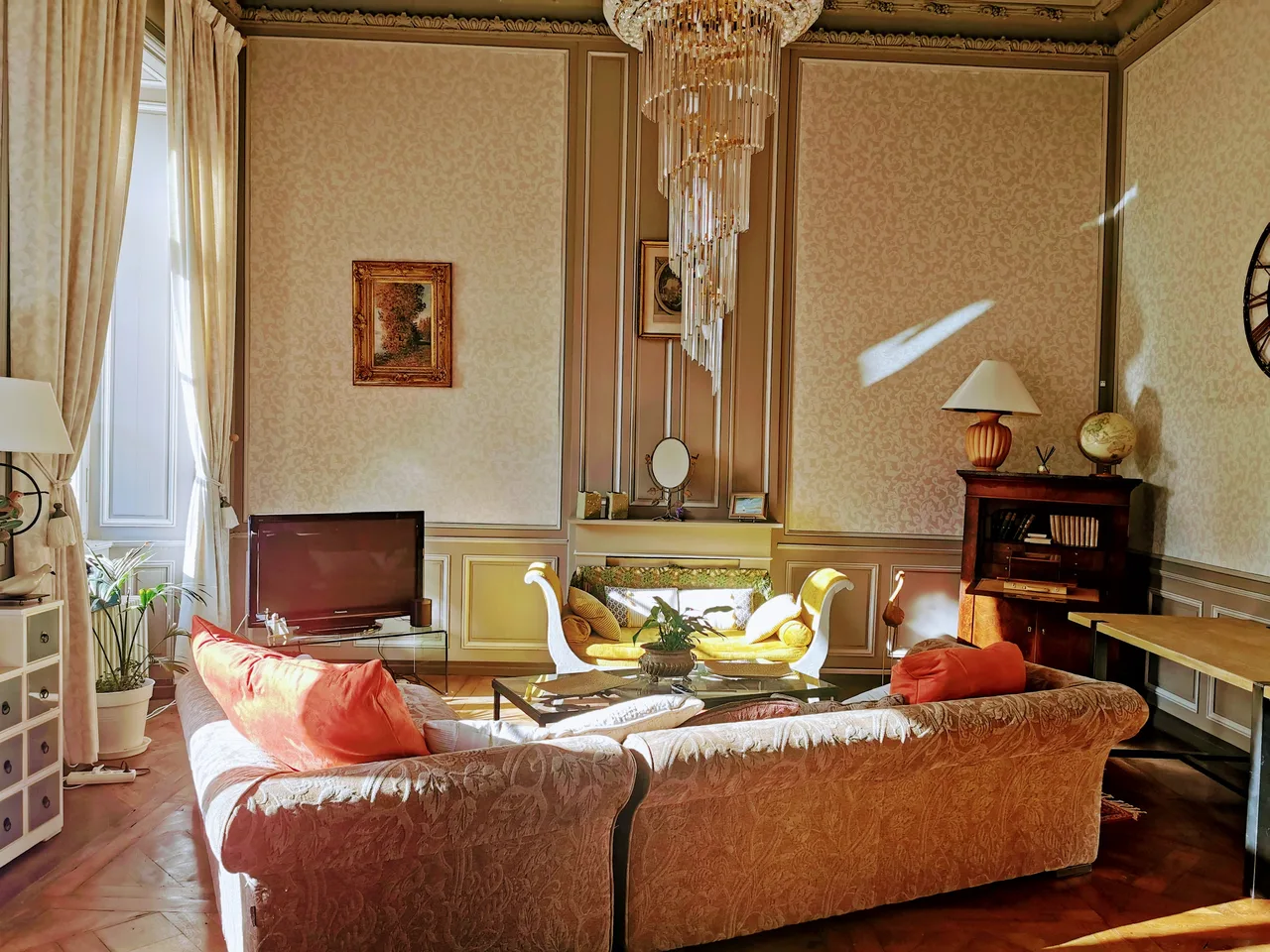 Salon Manoir — Salon détente — Manoir à Roz Maria.